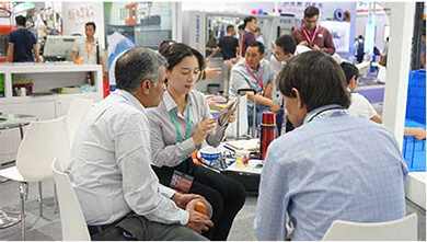 PG电子游戏代理商展会洽谈实拍图